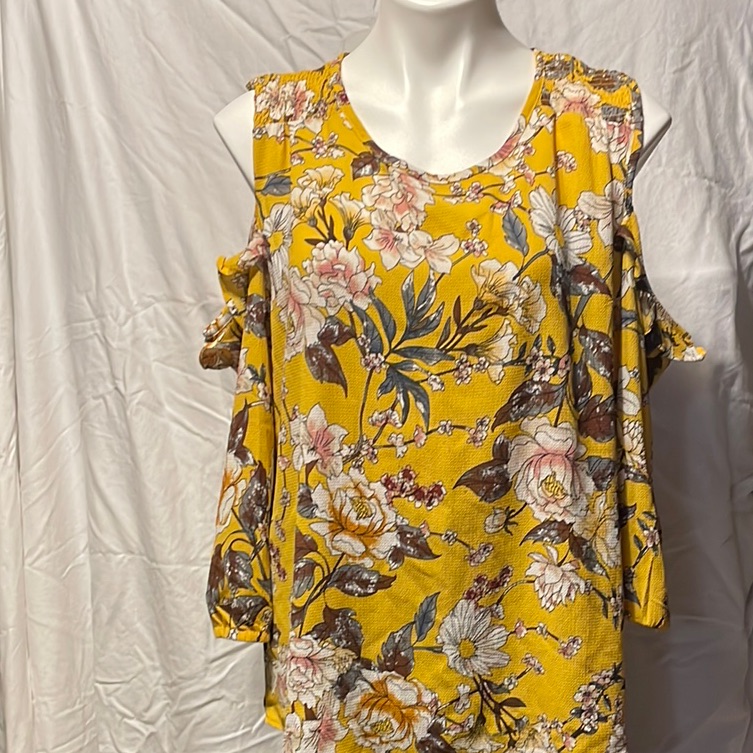 Roz & Ali Yellow Flutter Sleeve Blouse With Relaxed Cut Out Design